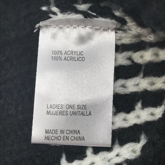 Winter Essentials Women's One Size Black/White Knit Beanie Hat With Pom New - Picture 5 of 8